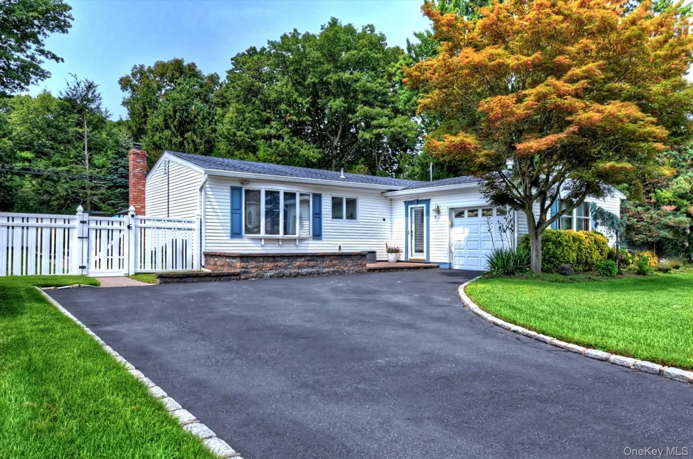 116 Shenandoah Boulevard Nesconset, NY 11767
