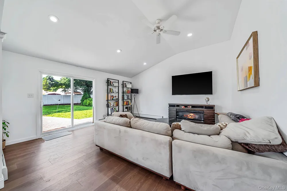 60 Thomas Street Coram, NY 11727