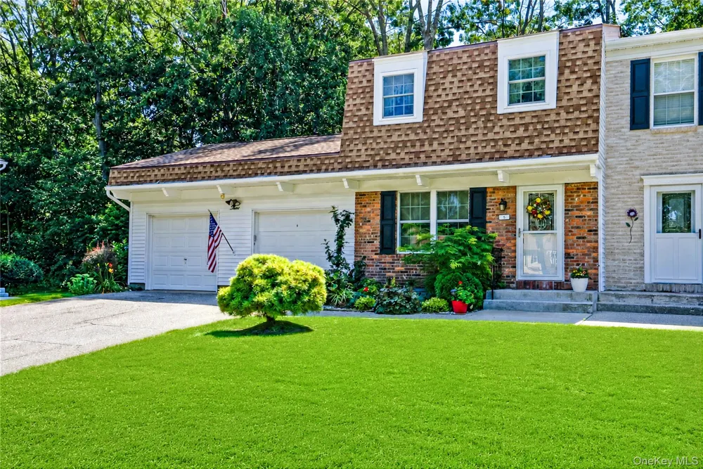 5 Stockton Commons Yaphank, NY 11980