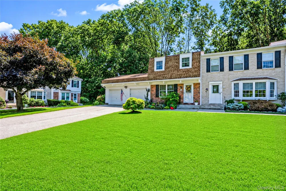 5 Stockton Commons Yaphank, NY 11980