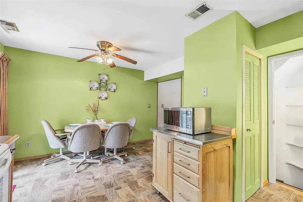 5 Stockton Commons Yaphank, NY 11980