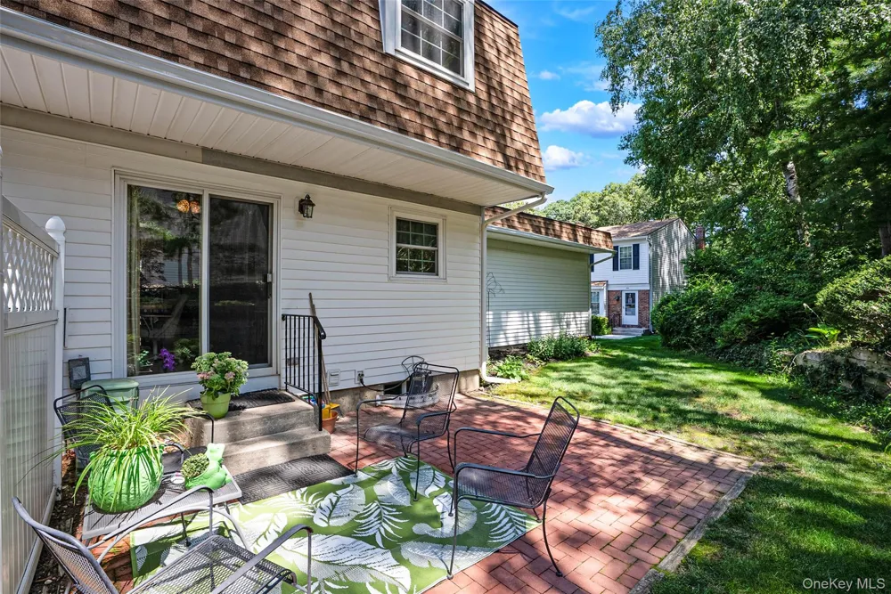 5 Stockton Commons Yaphank, NY 11980