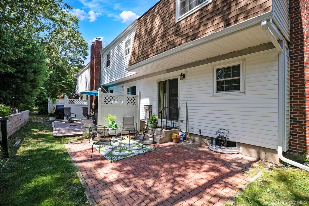 5 Stockton Commons Yaphank, NY 11980