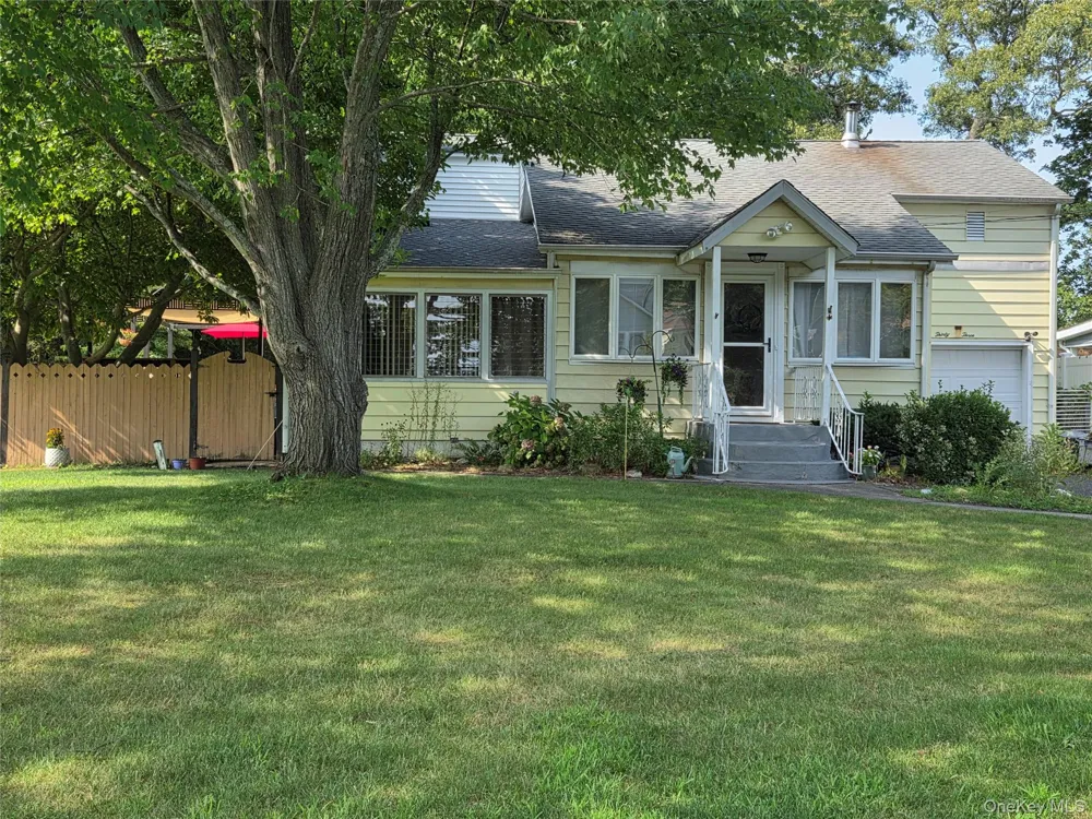 33 Elmwood Avenue Selden, NY 11784