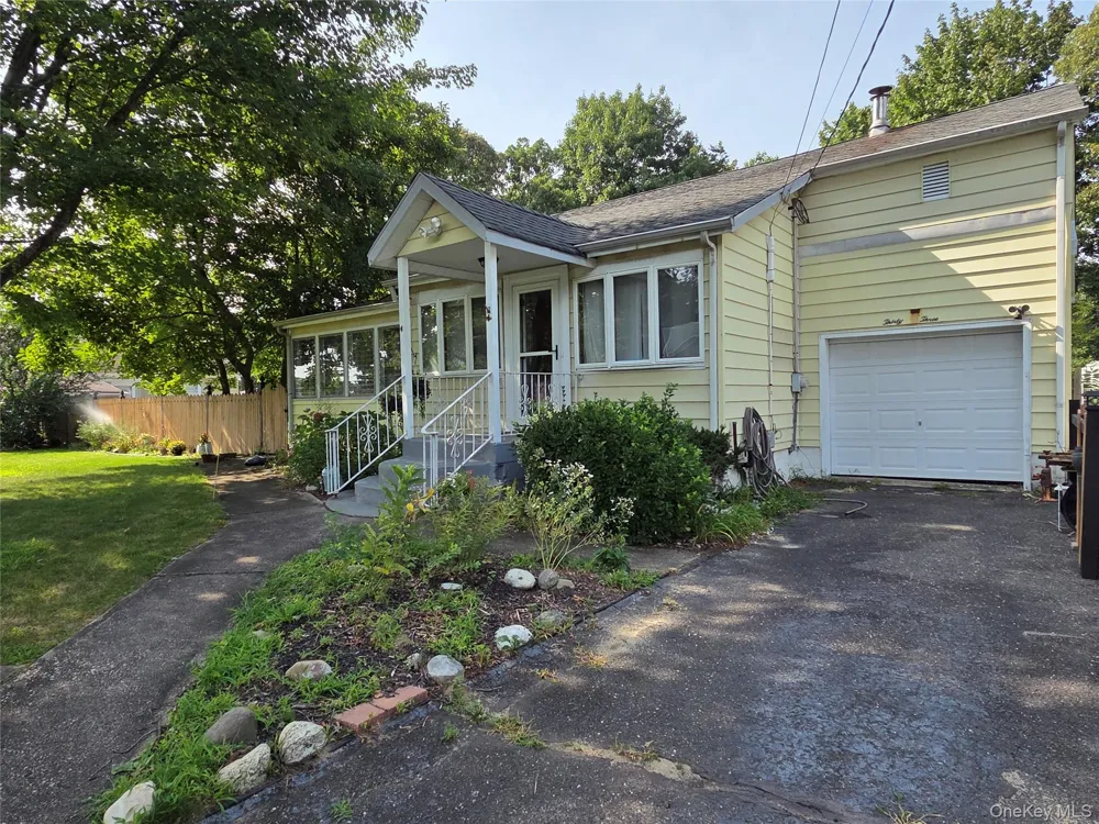 33 Elmwood Avenue Selden, NY 11784