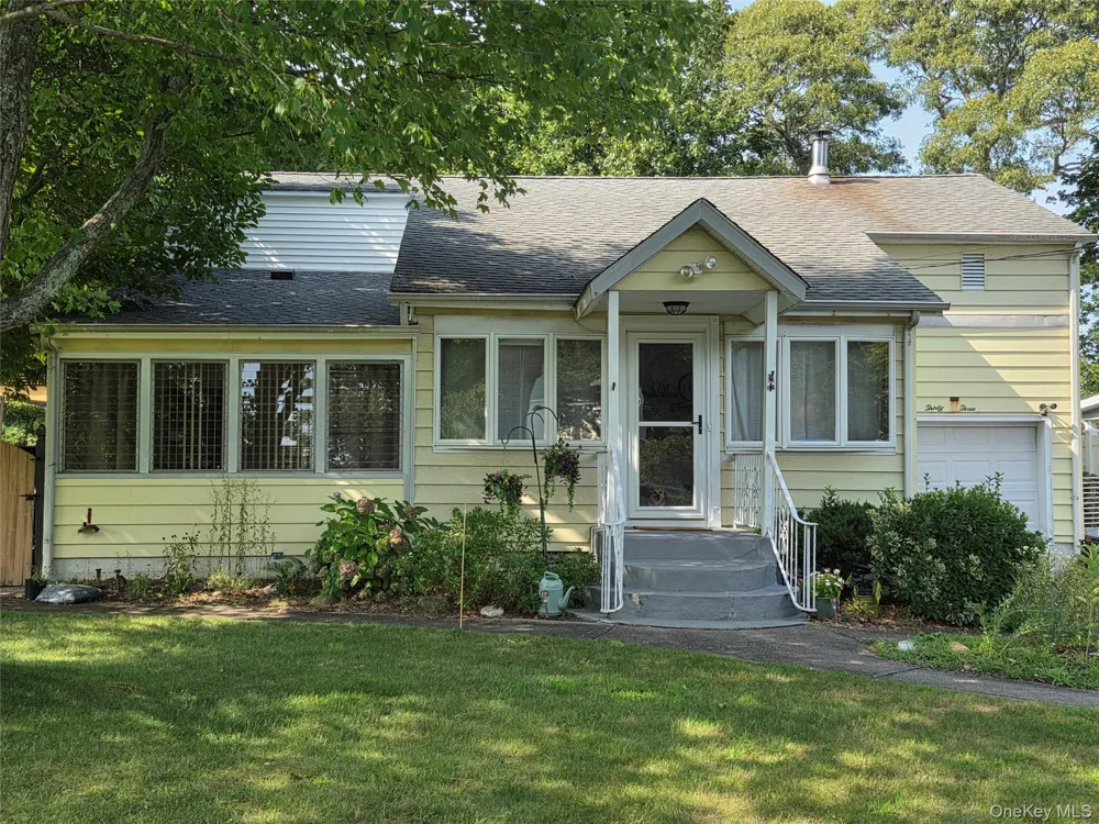 33 Elmwood Avenue Selden, NY 11784