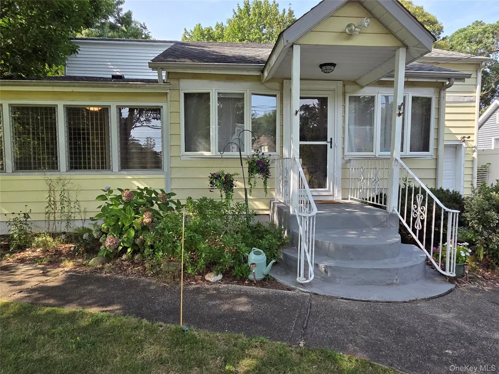 33 Elmwood Avenue Selden, NY 11784