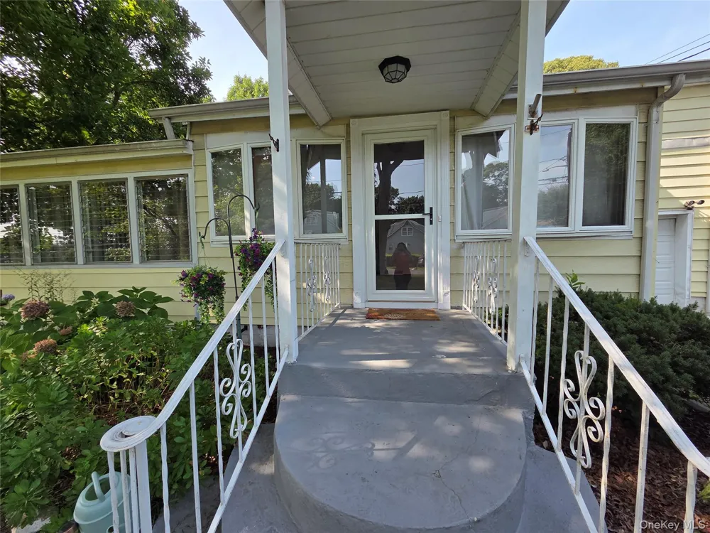 33 Elmwood Avenue Selden, NY 11784