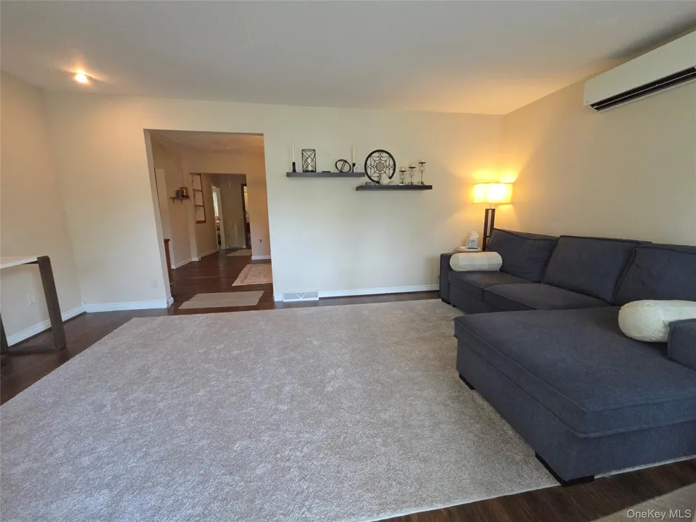 33 Elmwood Avenue Selden, NY 11784