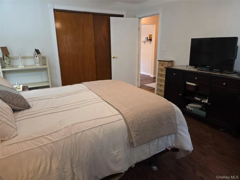 33 Elmwood Avenue Selden, NY 11784