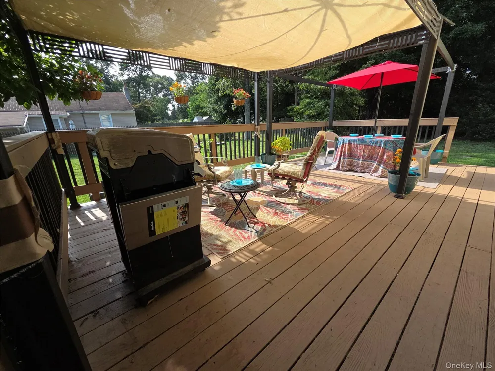 33 Elmwood Avenue Selden, NY 11784