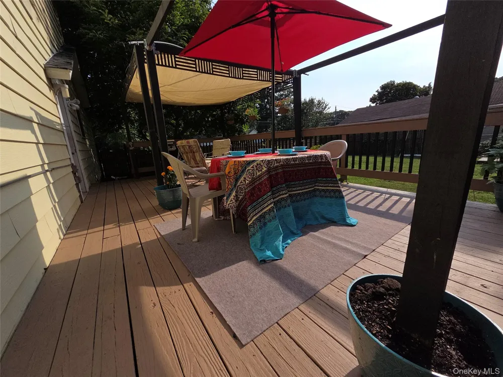 33 Elmwood Avenue Selden, NY 11784