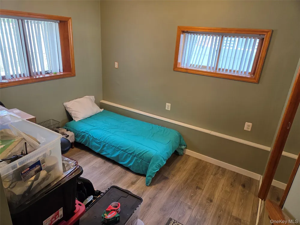 33 Elmwood Avenue Selden, NY 11784
