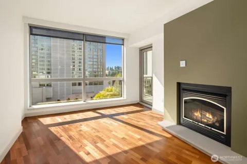 10610 NE 9th Place #903