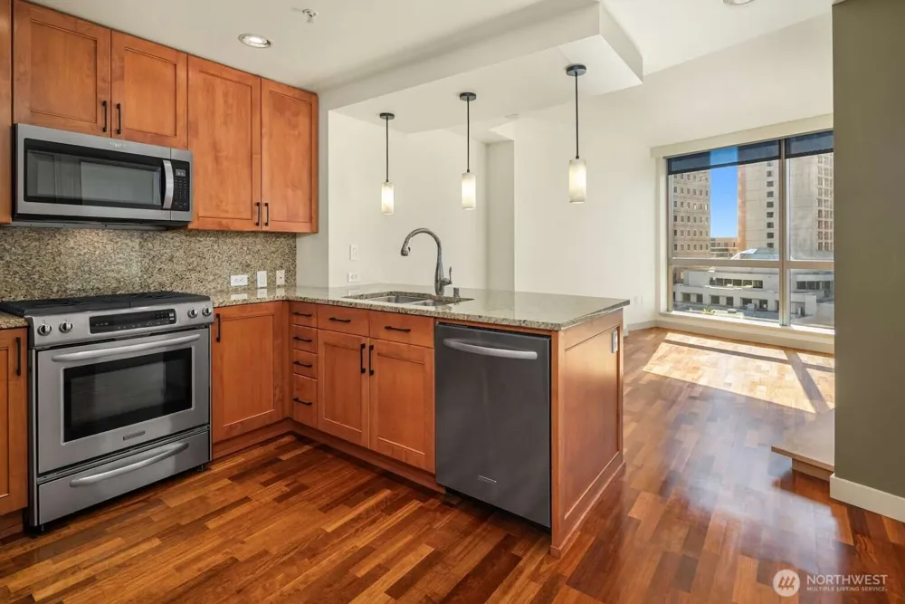 10610 NE 9th Place #903 Bellevue, WA 98004
