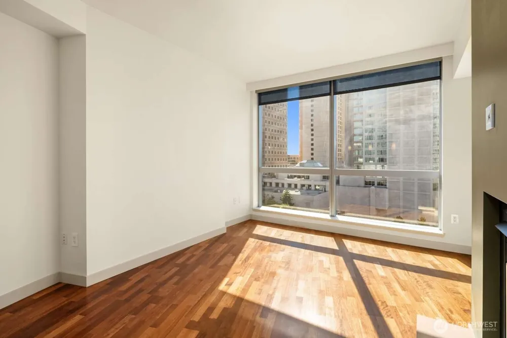 10610 NE 9th Place #903 Bellevue, WA 98004