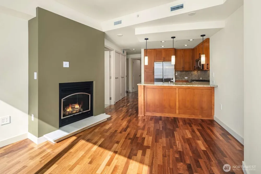 10610 NE 9th Place #903 Bellevue, WA 98004