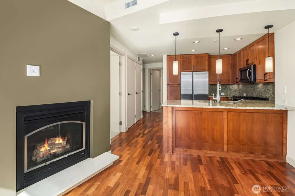10610 NE 9th Place #903 Bellevue, WA 98004