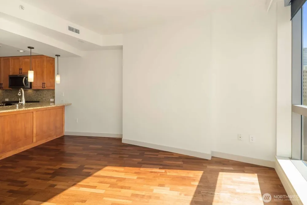 10610 NE 9th Place #903 Bellevue, WA 98004