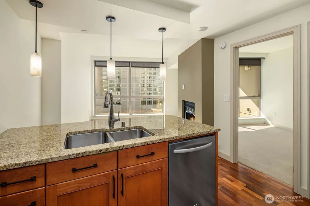 10610 NE 9th Place #903 Bellevue, WA 98004