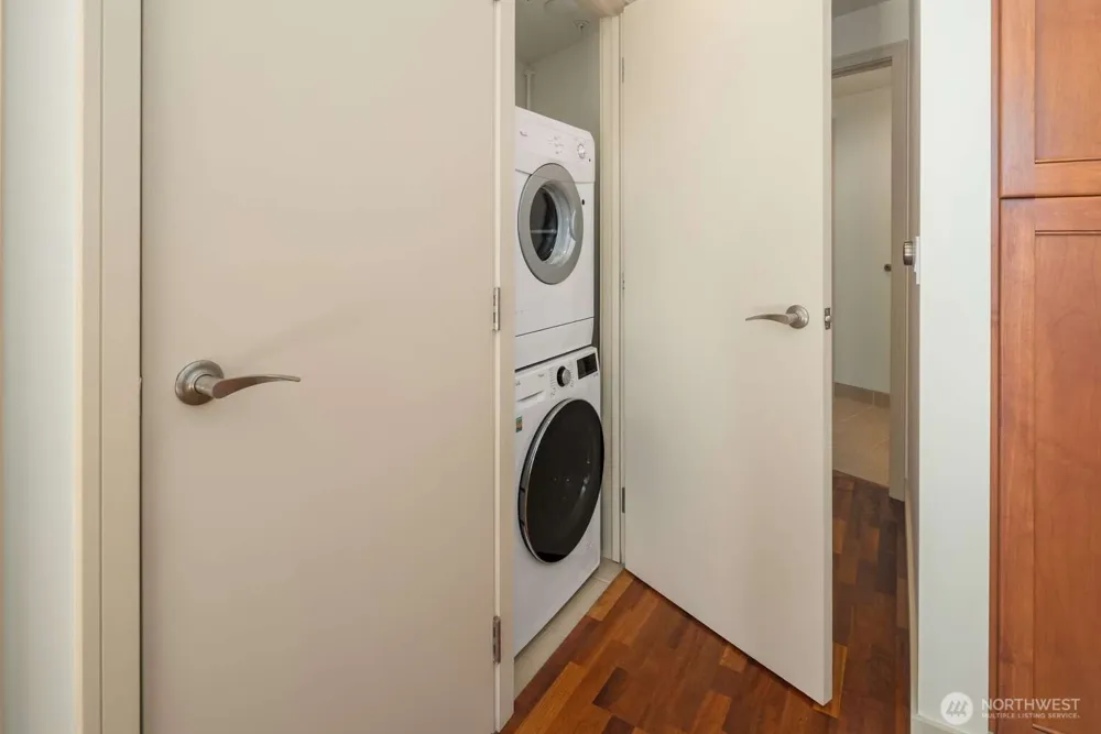 10610 NE 9th Place #903 Bellevue, WA 98004