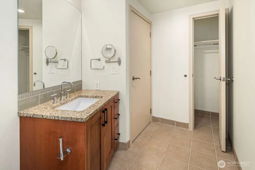 10610 NE 9th Place #903 Bellevue, WA 98004