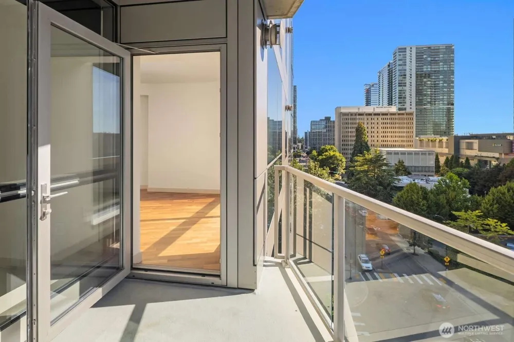 10610 NE 9th Place #903 Bellevue, WA 98004