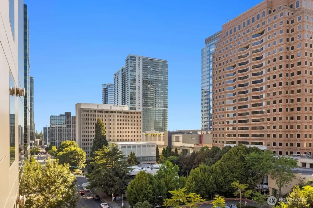 10610 NE 9th Place #903 Bellevue, WA 98004