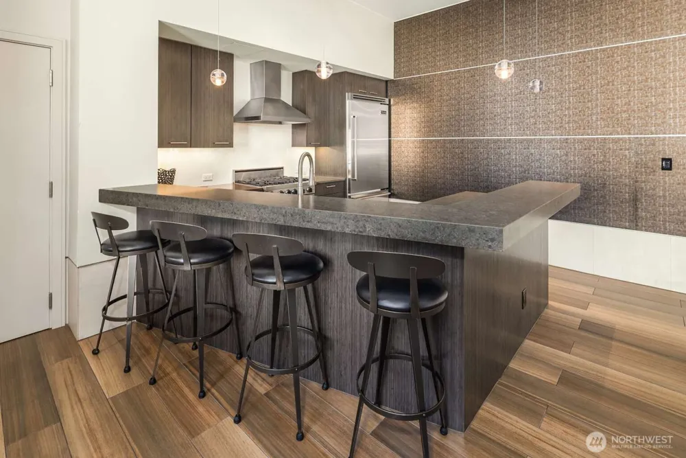10610 NE 9th Place #903 Bellevue, WA 98004