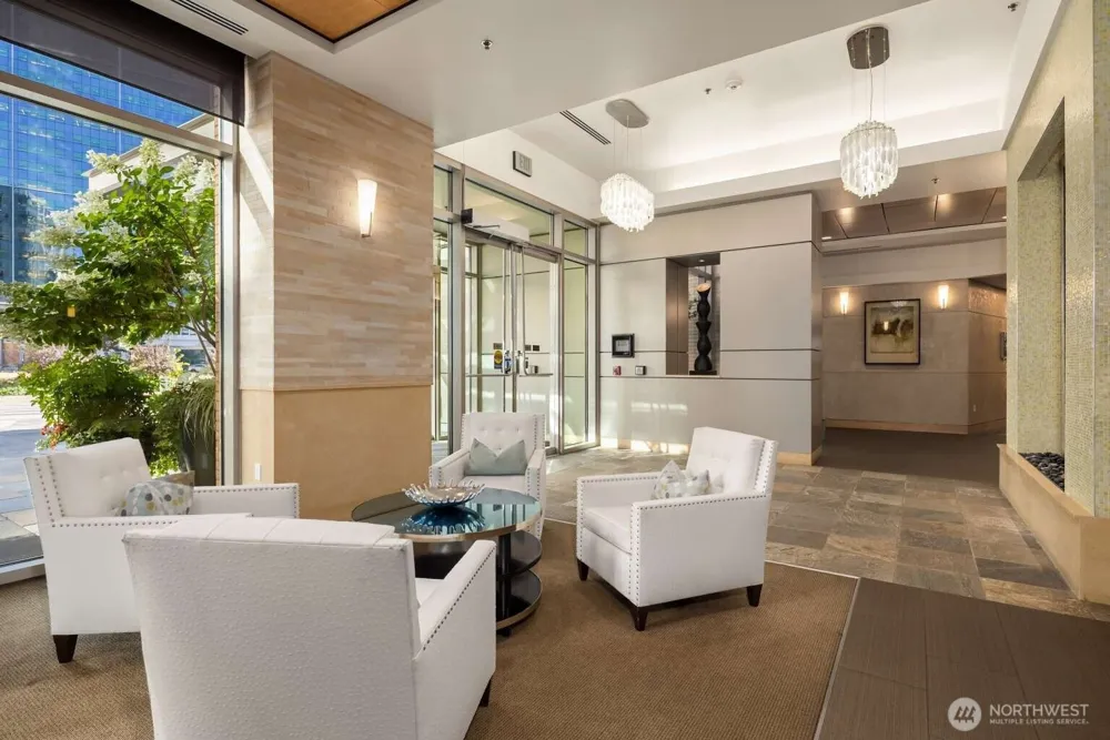 10610 NE 9th Place #903 Bellevue, WA 98004