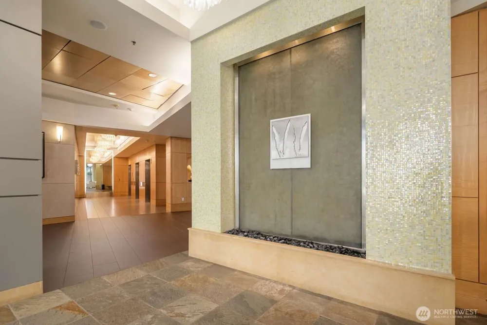 10610 NE 9th Place #903 Bellevue, WA 98004