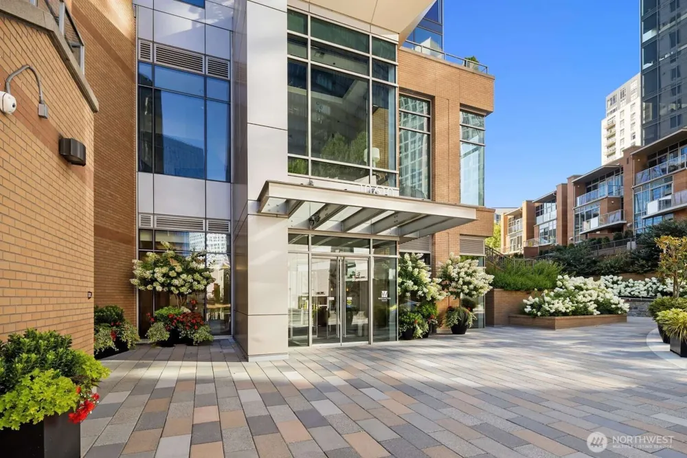 10610 NE 9th Place #903 Bellevue, WA 98004
