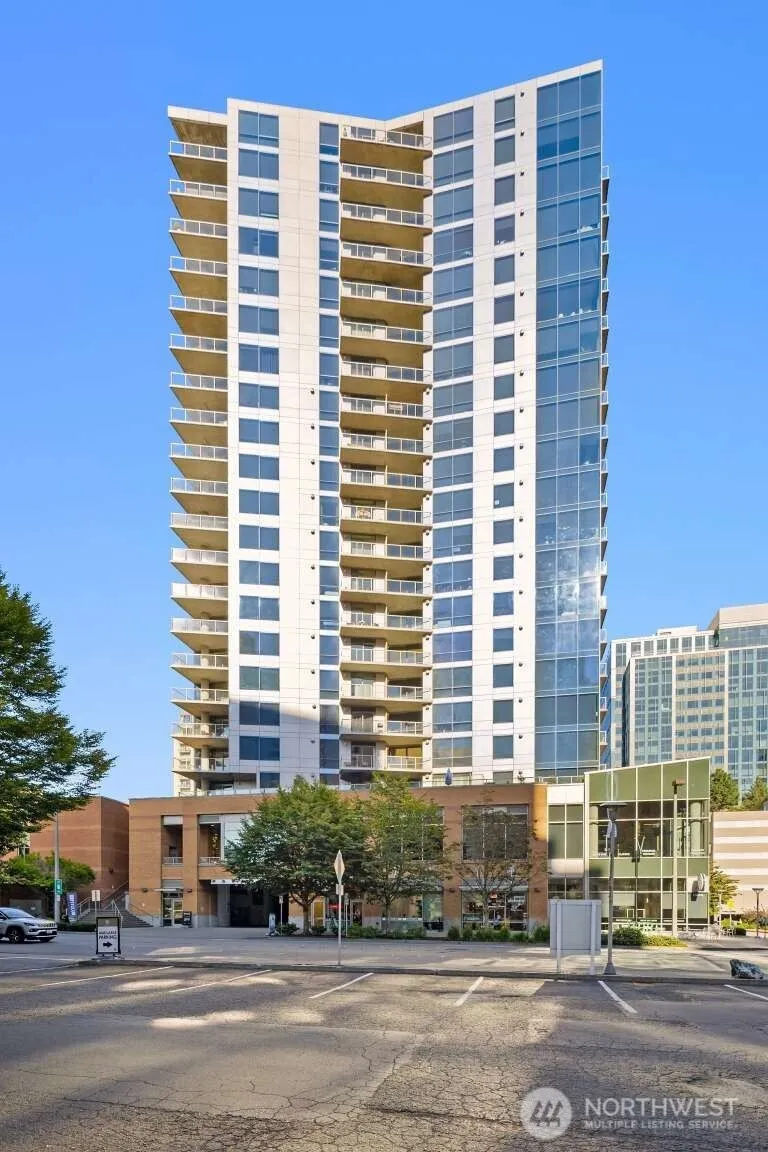 10610 NE 9th Place #903 Bellevue, WA 98004