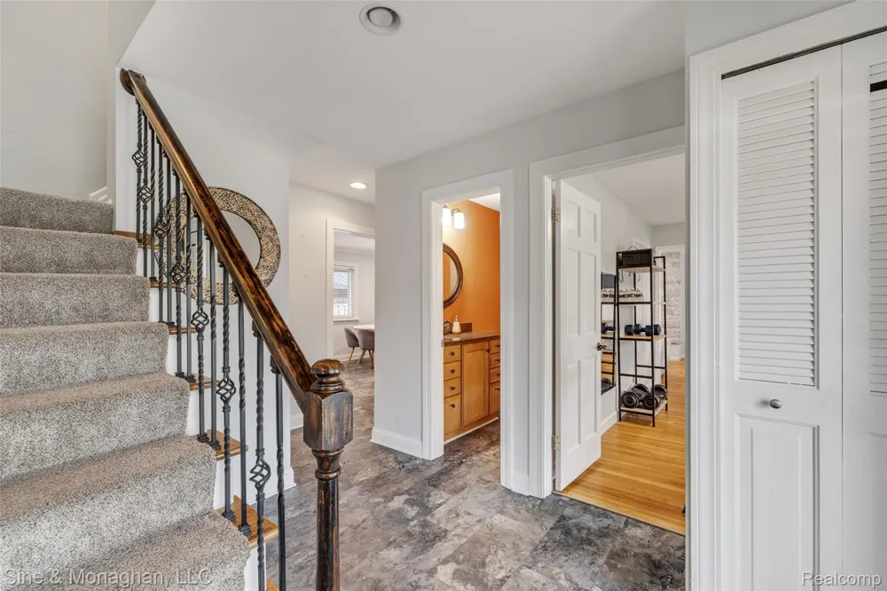 792 S Rosedale Court Grosse Pointe Woods City, MI 48236