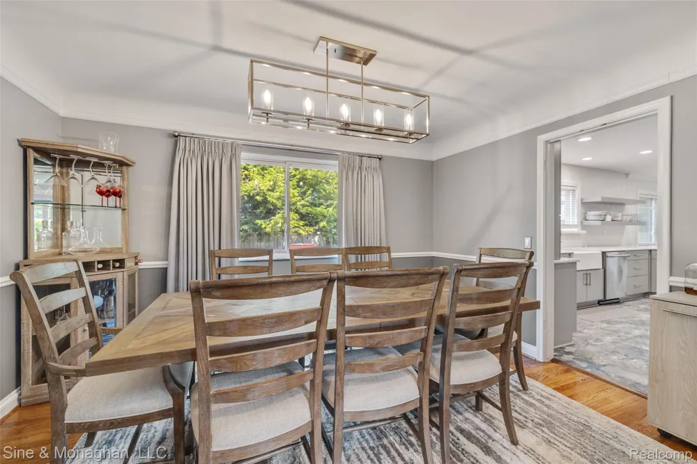 792 S Rosedale Court Grosse Pointe Woods City, MI 48236