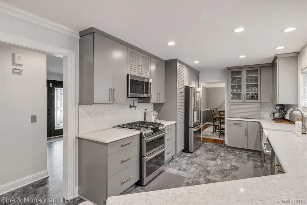792 S Rosedale Court Grosse Pointe Woods City, MI 48236