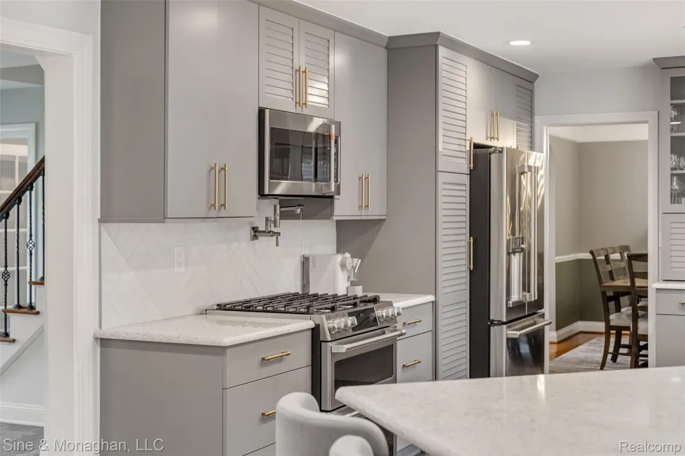792 S Rosedale Court Grosse Pointe Woods City, MI 48236
