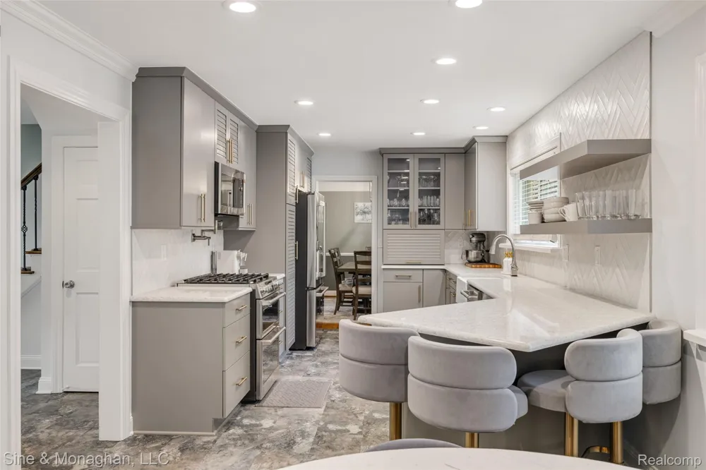 792 S Rosedale Court Grosse Pointe Woods City, MI 48236