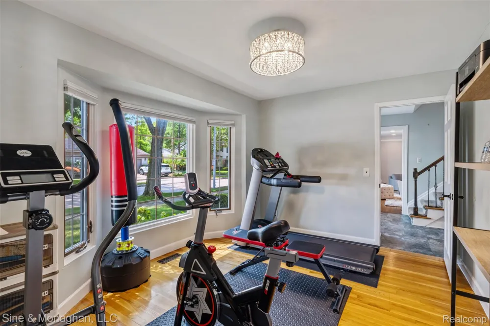 792 S Rosedale Court Grosse Pointe Woods City, MI 48236