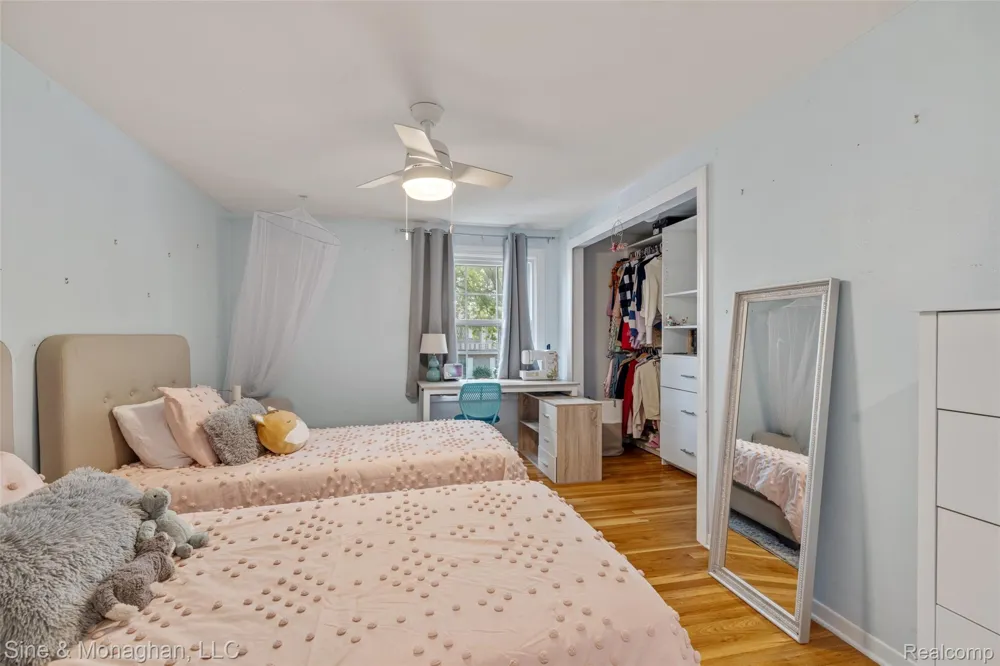 792 S Rosedale Court Grosse Pointe Woods City, MI 48236