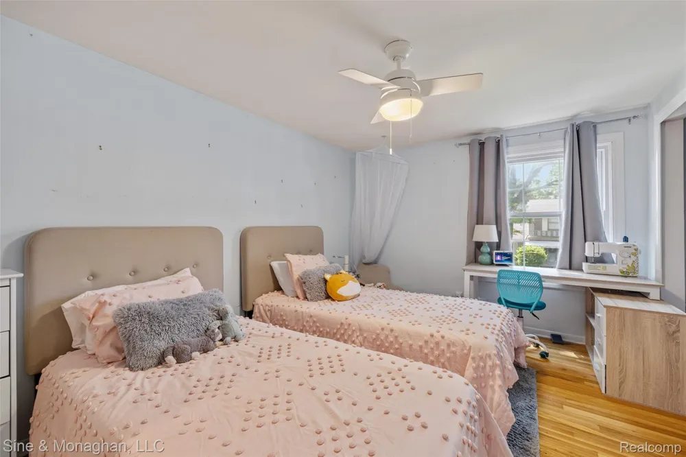 792 S Rosedale Court Grosse Pointe Woods City, MI 48236