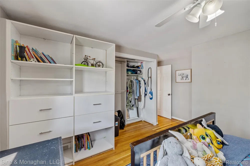 792 S Rosedale Court Grosse Pointe Woods City, MI 48236