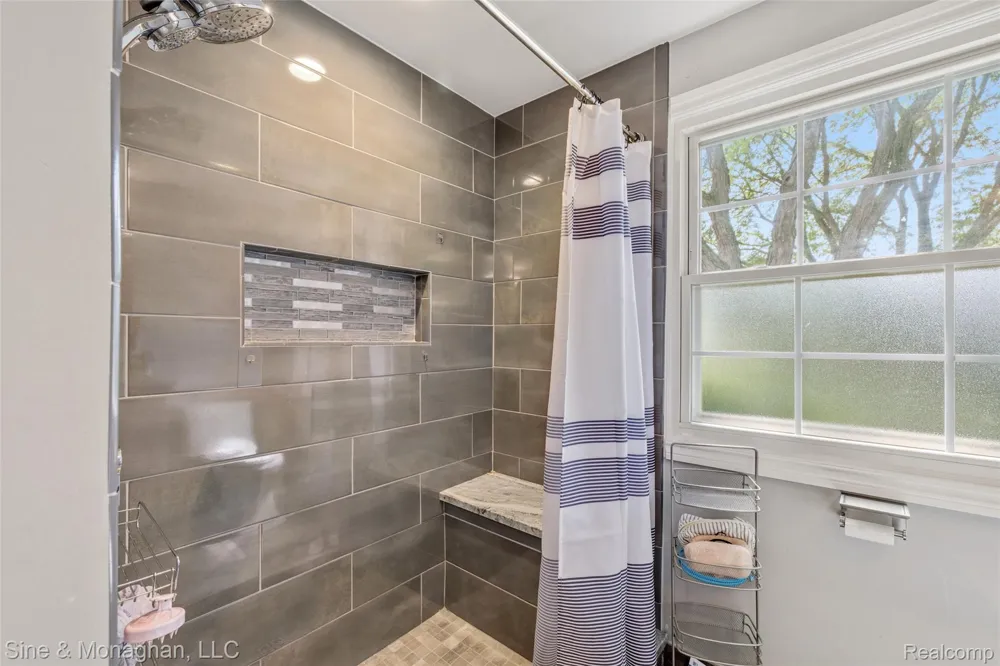 792 S Rosedale Court Grosse Pointe Woods City, MI 48236