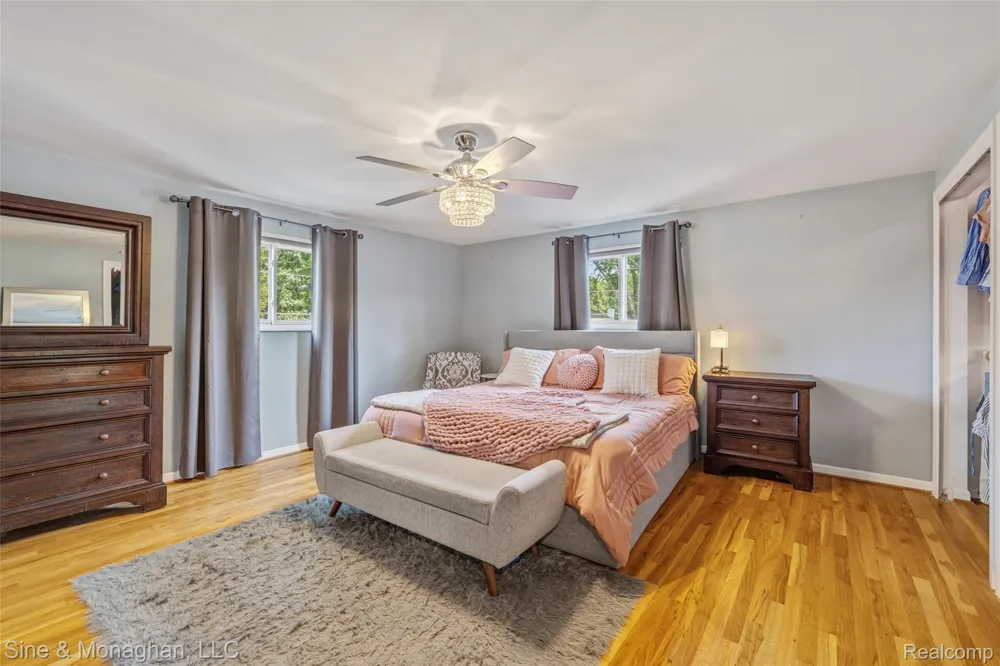 792 S Rosedale Court Grosse Pointe Woods City, MI 48236