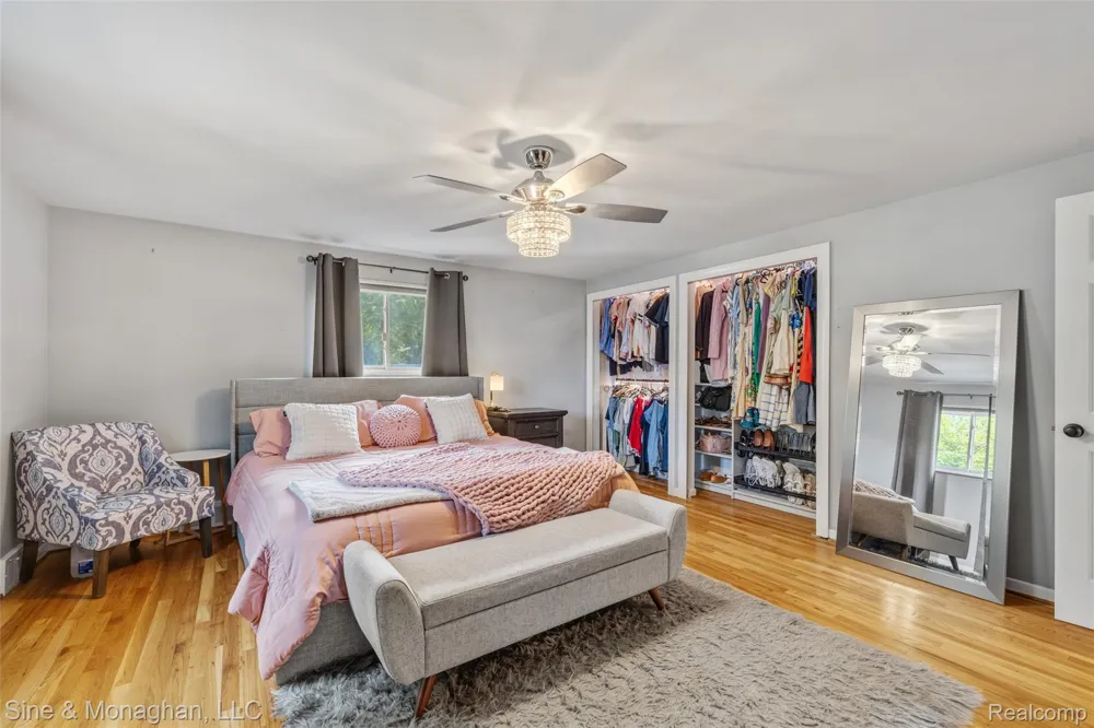 792 S Rosedale Court Grosse Pointe Woods City, MI 48236