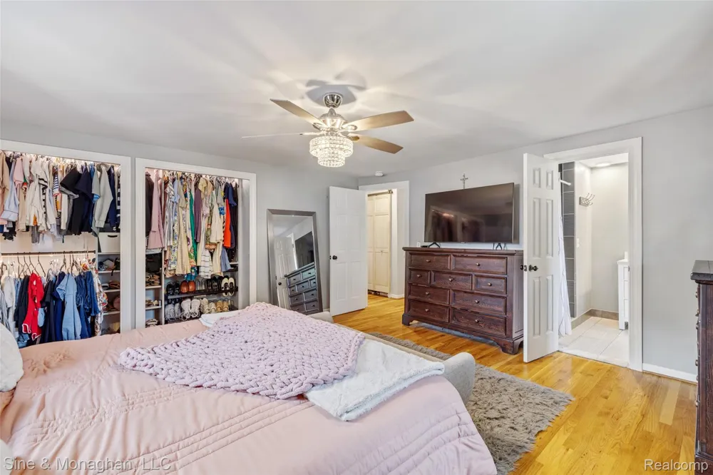 792 S Rosedale Court Grosse Pointe Woods City, MI 48236
