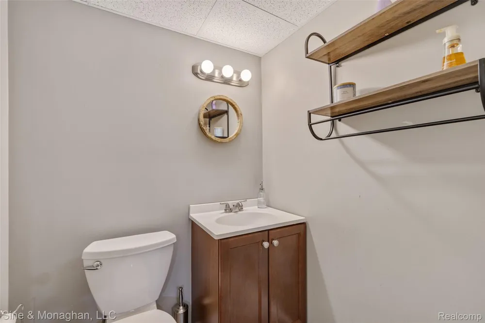 792 S Rosedale Court Grosse Pointe Woods City, MI 48236