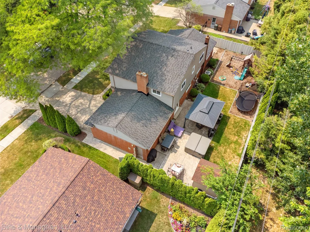792 S Rosedale Court Grosse Pointe Woods City, MI 48236