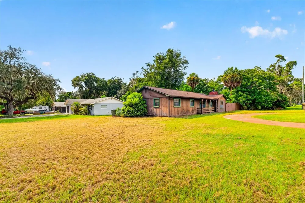 315 S LONE OAK DRIVE Leesburg, FL 34748