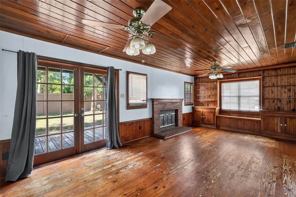 315 S LONE OAK DRIVE Leesburg, FL 34748